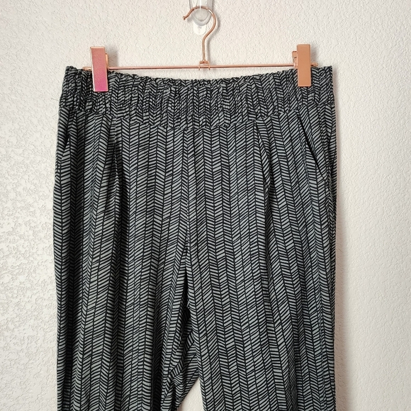 ATHLETA Tropic Aliso Pant elastic waistband in green print size 10 - Picture 8 of 9